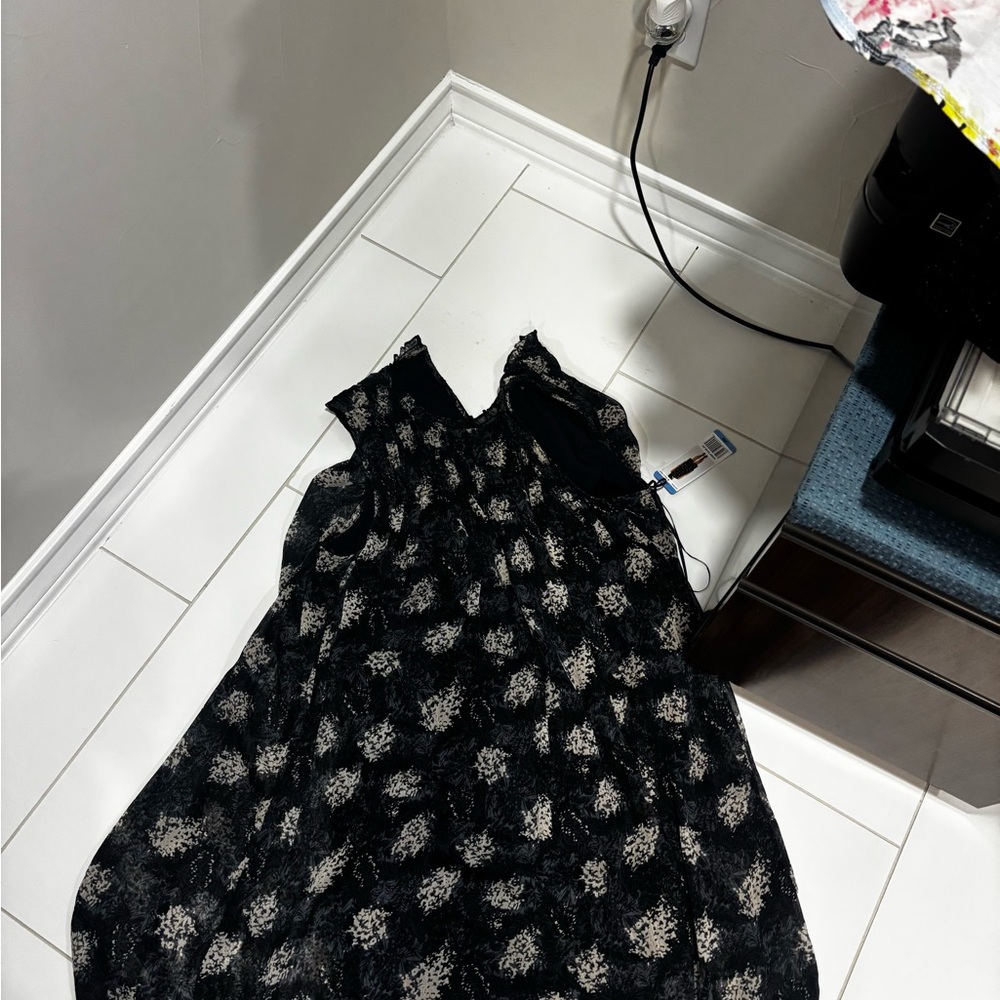Black Sleeveless V-Neck Midi Sundress